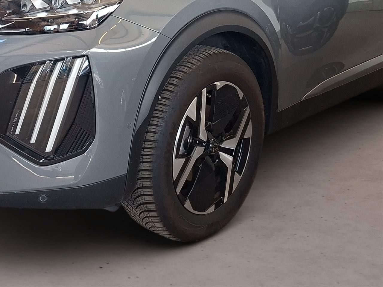 Fahrzeugabbildung Peugeot 2008 1.2T GT SPORT AT NAVI/LED/KAMERA/VIRT./DAB+