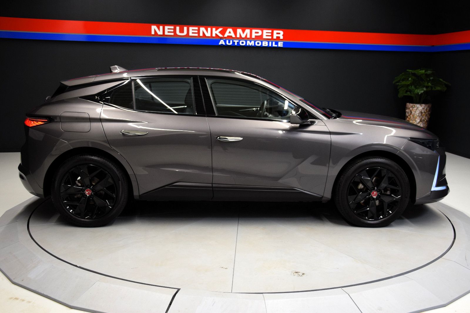 Fahrzeugabbildung DS Automobiles DS4 Performance Line Pano Sitzheizung