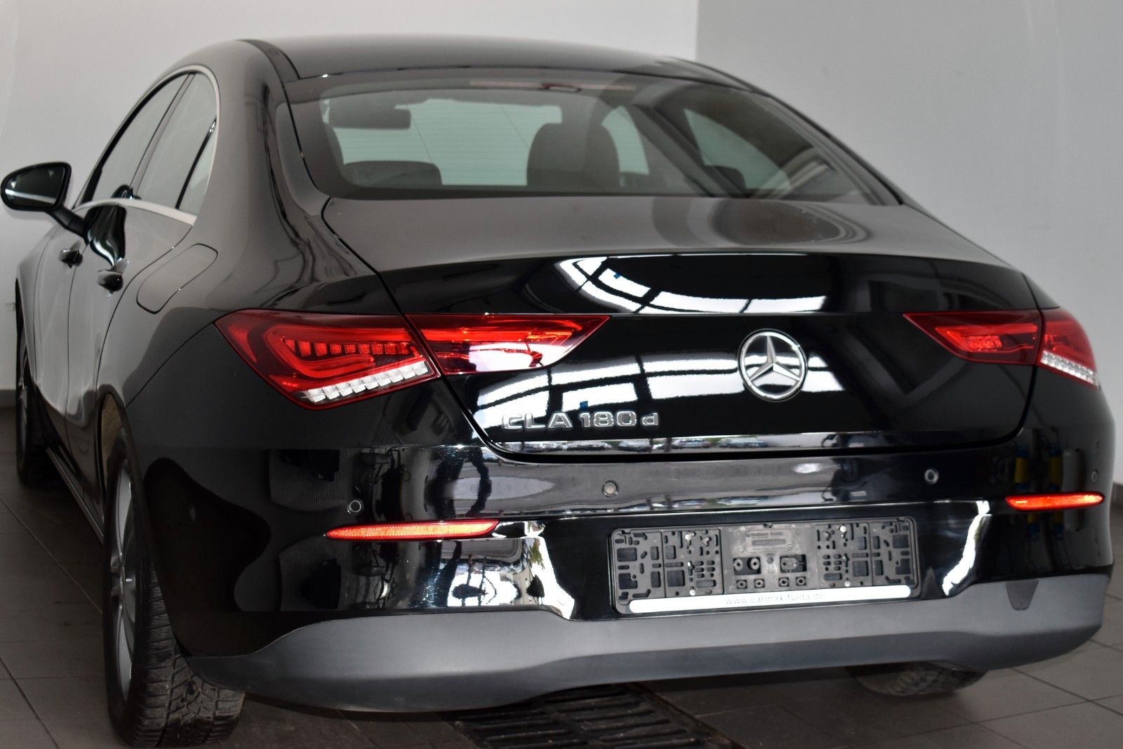 Fahrzeugabbildung Mercedes-Benz CLA 180d T.Leder,Navi,LED,Kamera,SH,Park-Paket