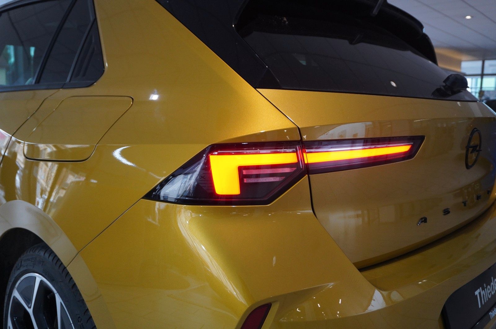 Fahrzeugabbildung Opel Astra L Lim. 1.6 HYBRID ULTIMATE NAVI/360°/HUD