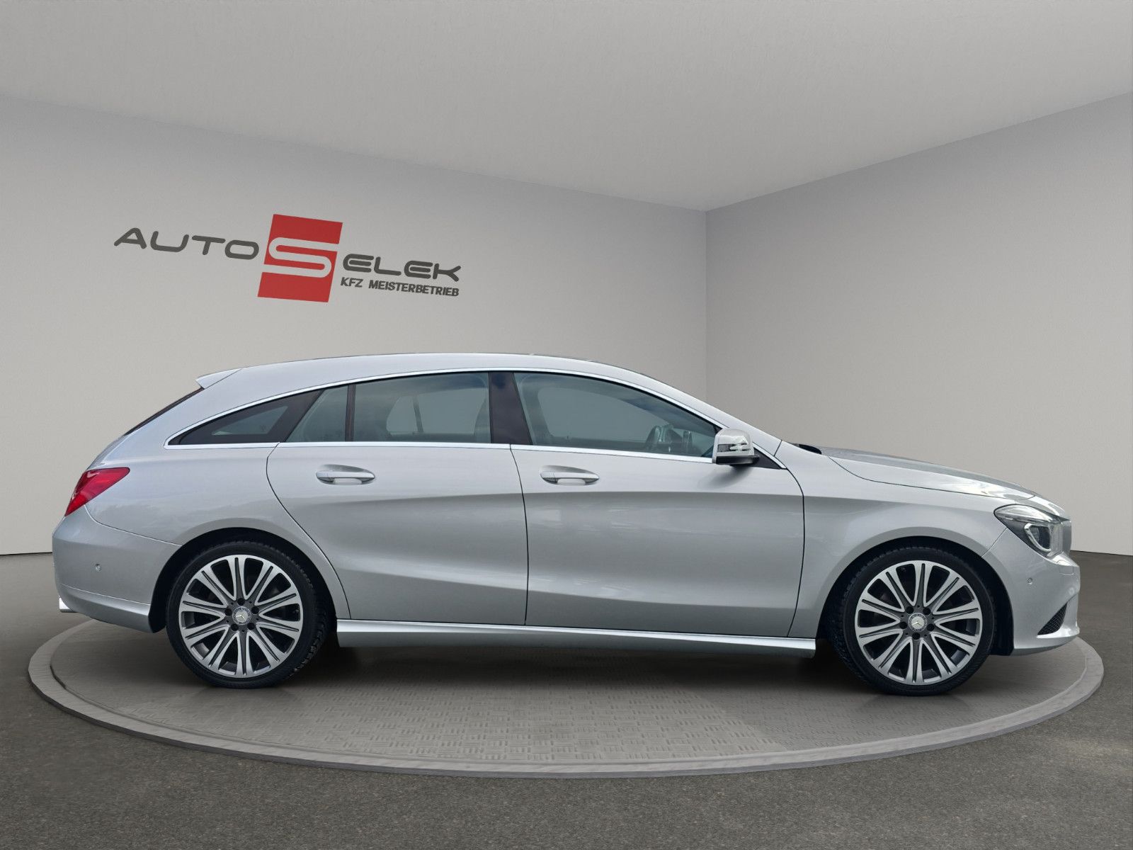Fahrzeugabbildung Mercedes-Benz 180 CLA Shooting Brake /AUT/NAVI/PDC/LED/NIGHT