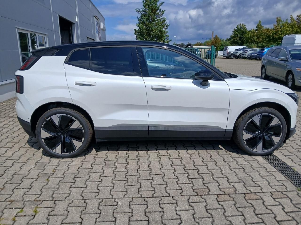 Fahrzeugabbildung Volvo EX30 Ultra 2WD Pure Electric