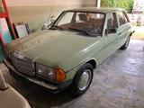 Mercedes-Benz W 123 240D Oldtimer - Mercedes-Benz 240 mit Diesel-Antrieb: Limousine