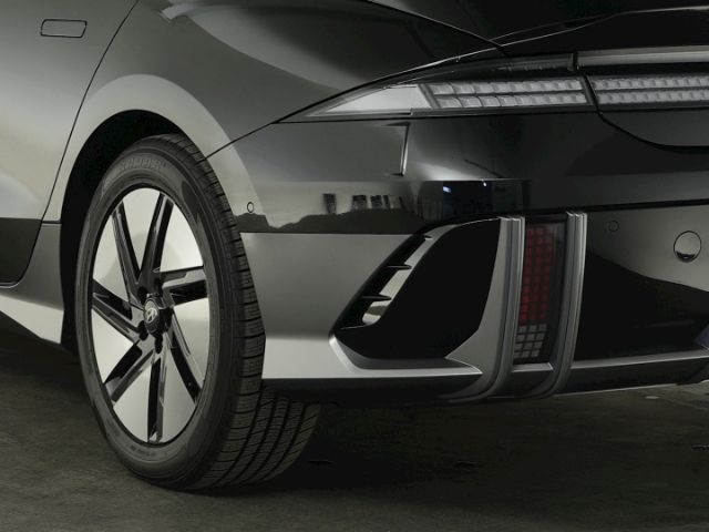 IONIQ 6 UNIQ 77,4kWh AT 4WD+MATRIX LED+NAVI+SURR