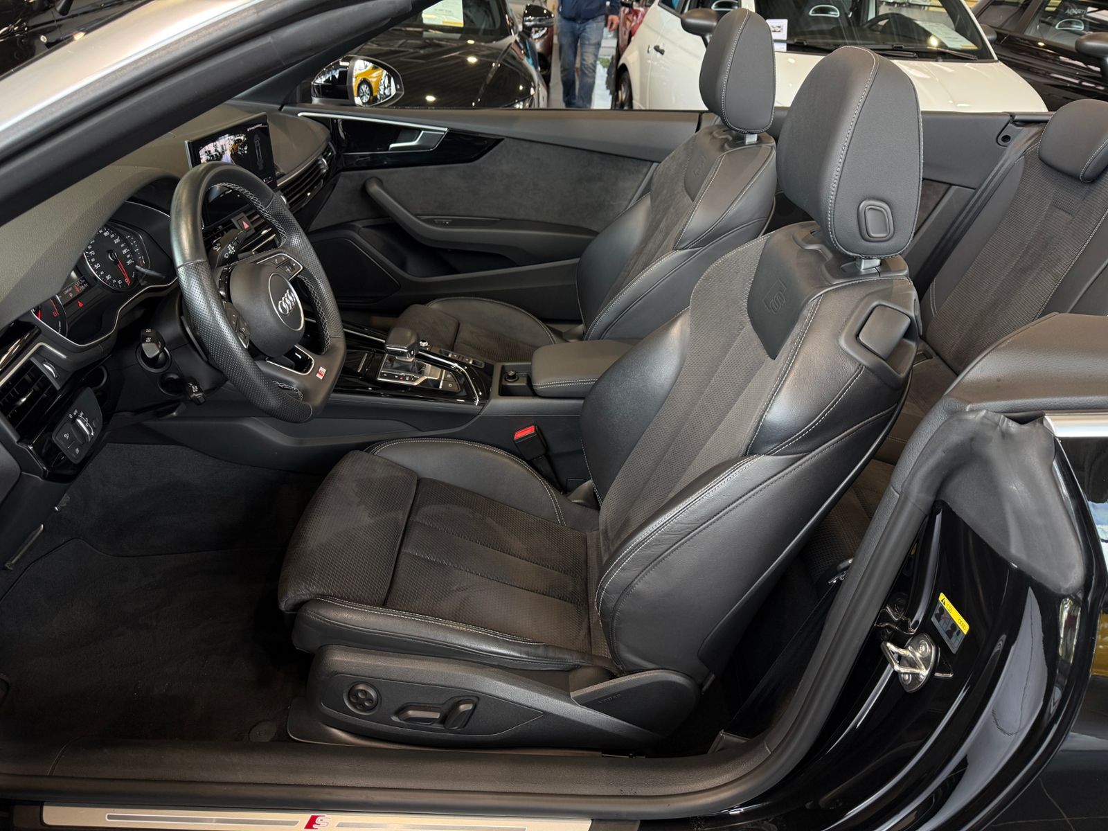 Fahrzeugabbildung Audi A5 Cabriolet 40 TFSI S line RFK LED NAVI