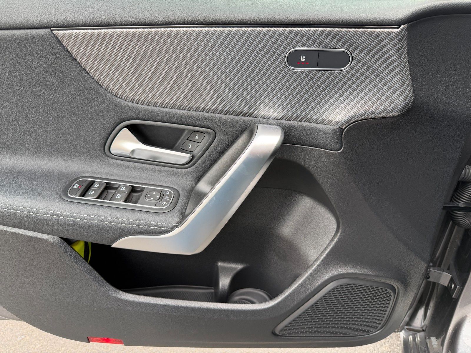 Fahrzeugabbildung Mercedes-Benz A 200 Progressive R-Kamera+LED+DAB+IHC+MBUX