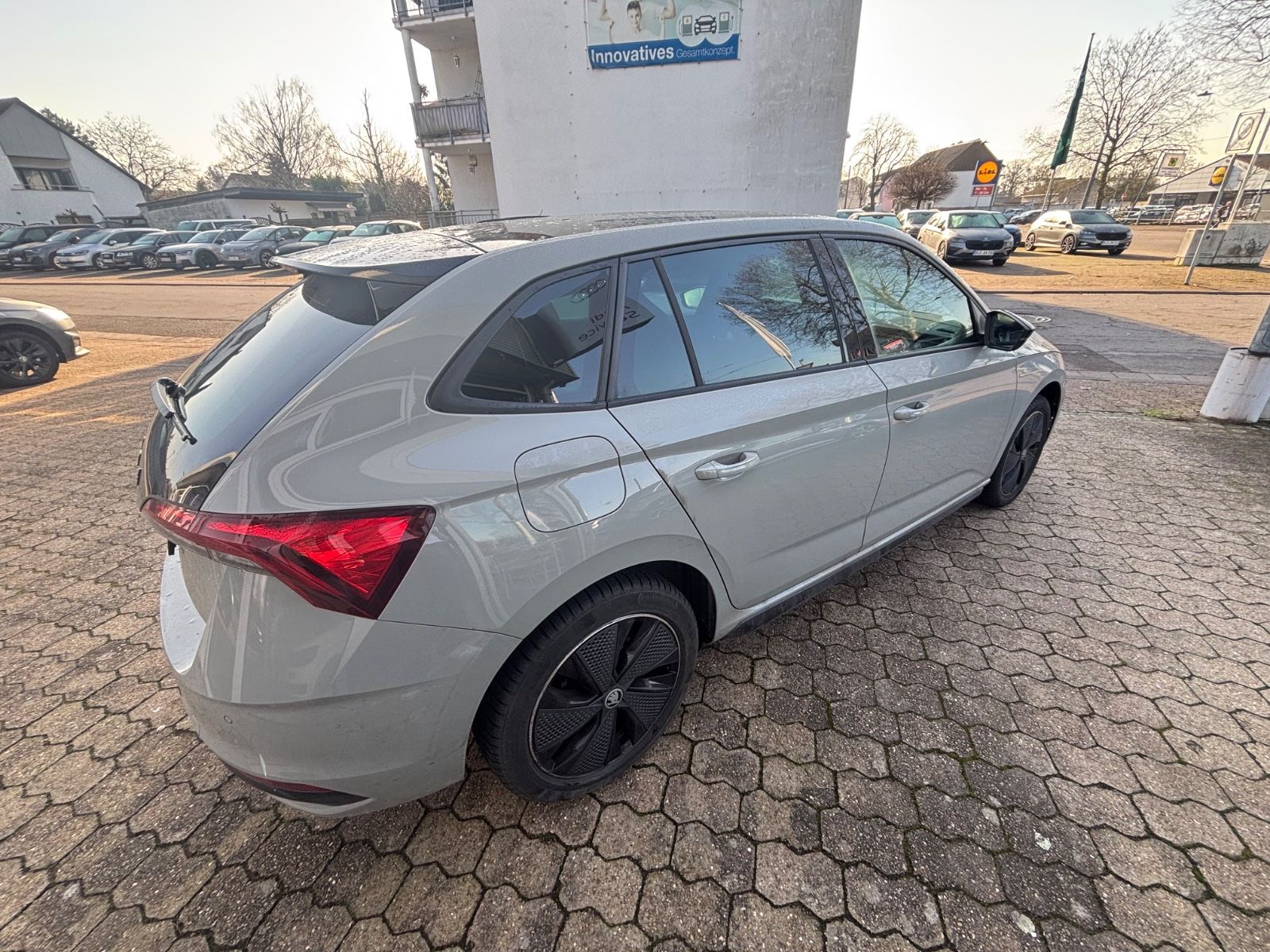 Fahrzeugabbildung SKODA Scala MC 1.5 TSI PANO KAM SHZ