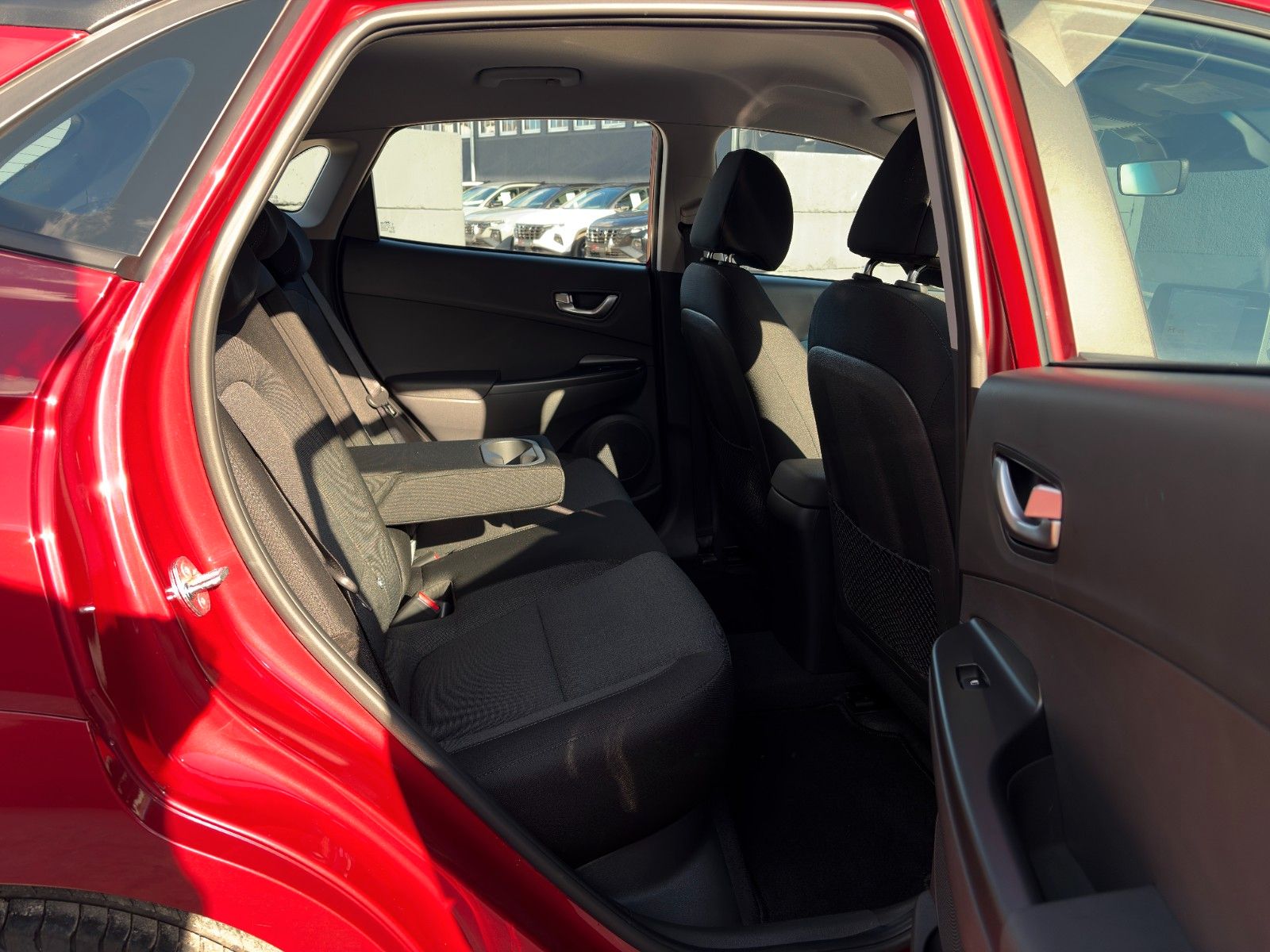 Fahrzeugabbildung Hyundai KONA E SELECT ACC PDC LFA LKA SHZ LHZ CarPlay