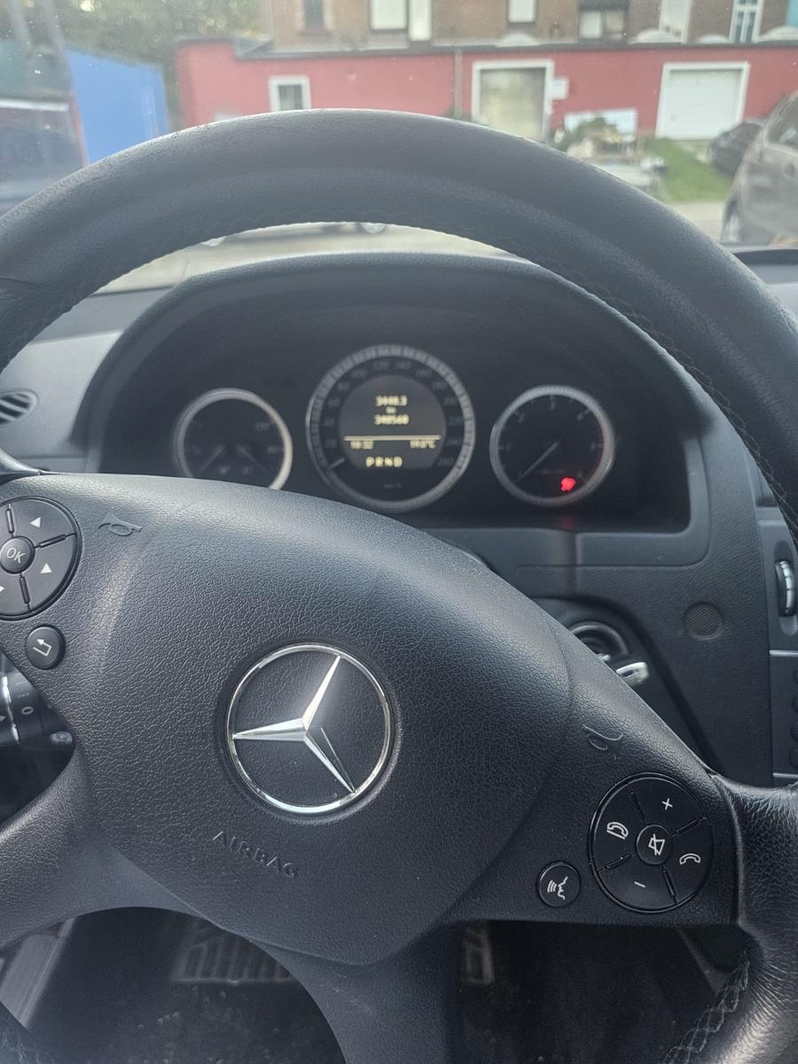 Mercedes-Benz C200 2010 — photo 9