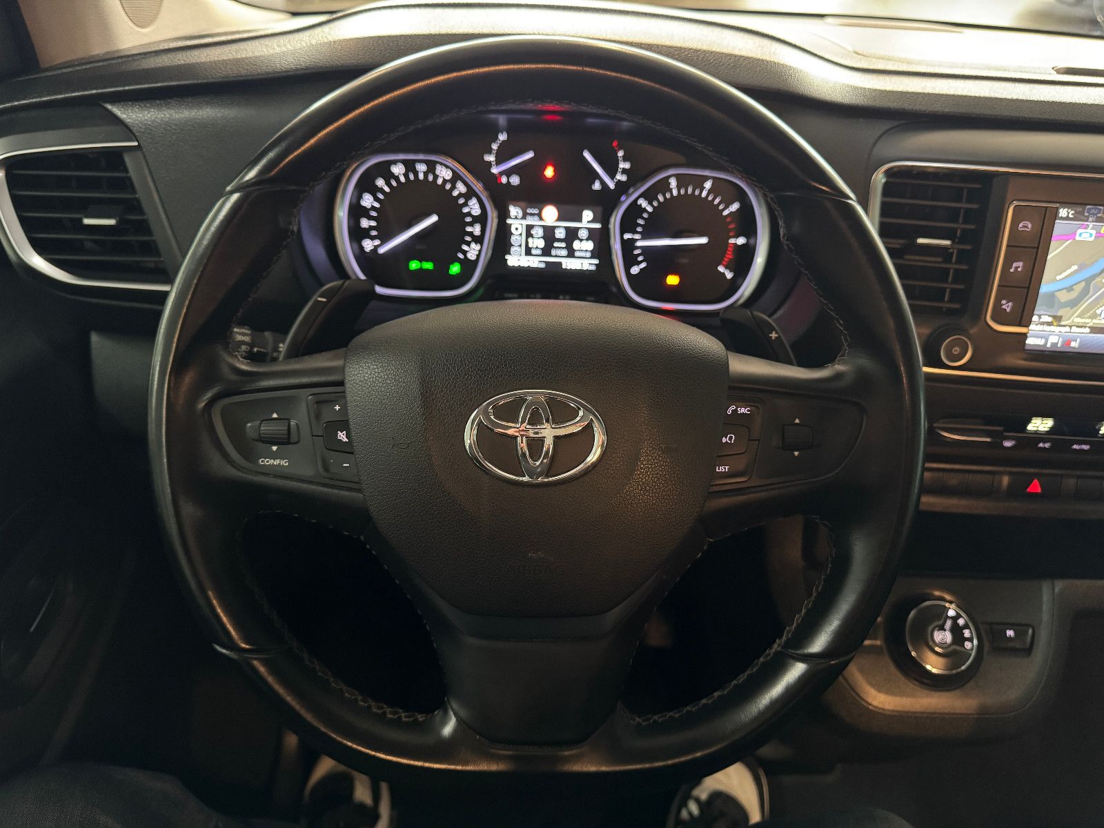 Fahrzeugabbildung Toyota DETHLEFFS CROSSCAMP FLEX 7-SITZER AUFSTELLDACH