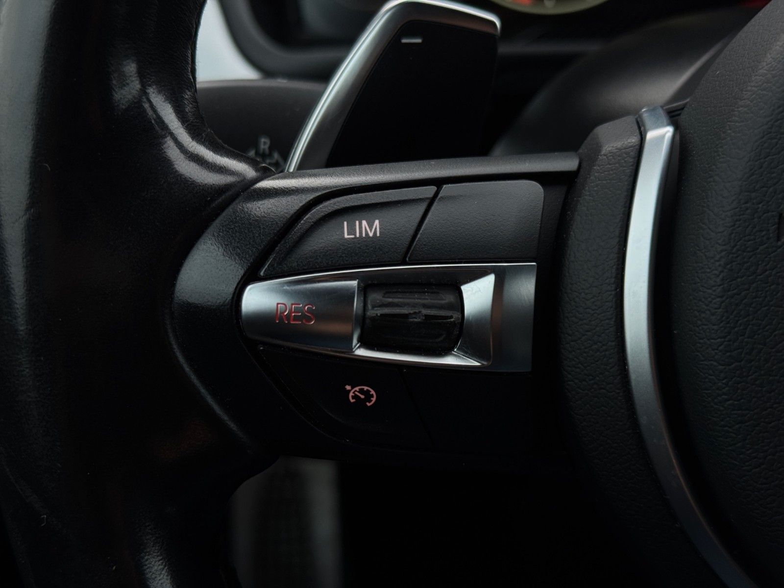 Fahrzeugabbildung BMW 520d Touring AHK/M-Paket/Head-Up/Bhz.Lenkrad/PDC