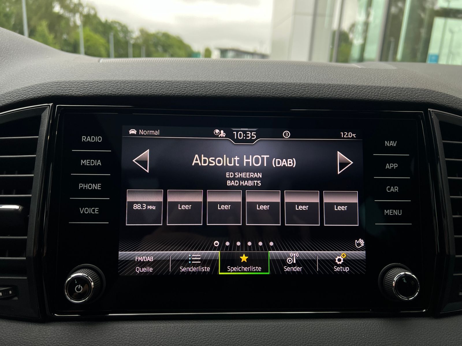 Fahrzeugabbildung SKODA Karoq Sportline 2.0 TSI 4x4 DSG *Panorama, AHK,