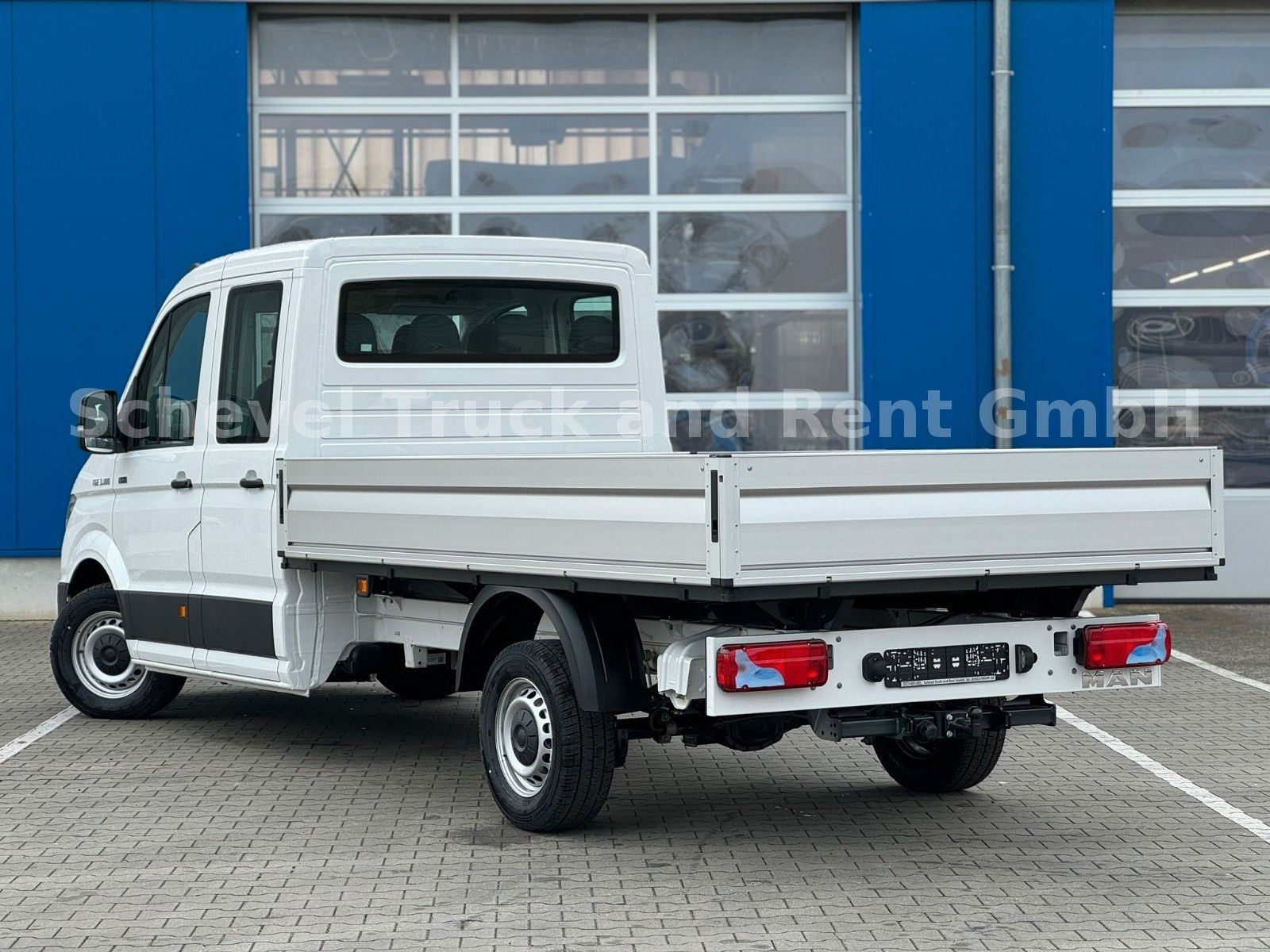 Fahrzeugabbildung MAN TGE 3.180 4x4  DoKa Pritsche Automatik