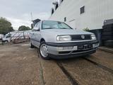 Volkswagen Vento 2.0 GLX Auto GLX KM Orginal - Volkswagen Vento mit Benzin-Antrieb: Limousine, 2.0