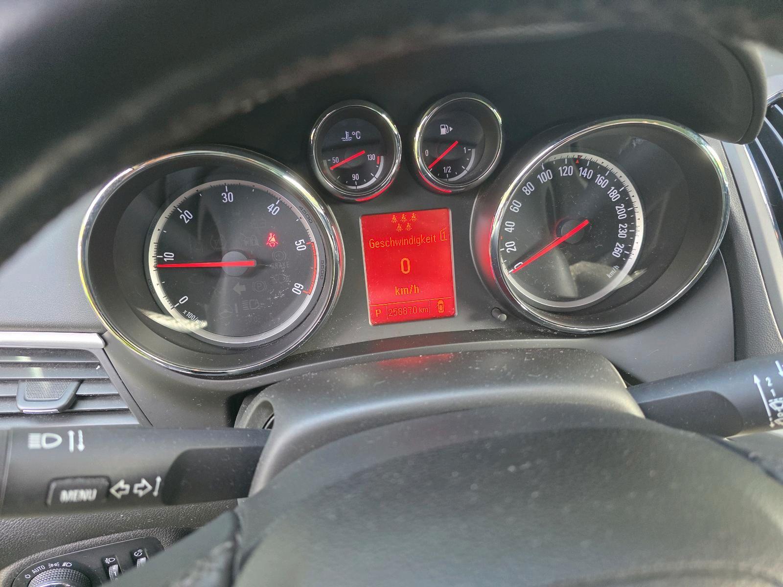 Opel Zafira 2012 — photo 11