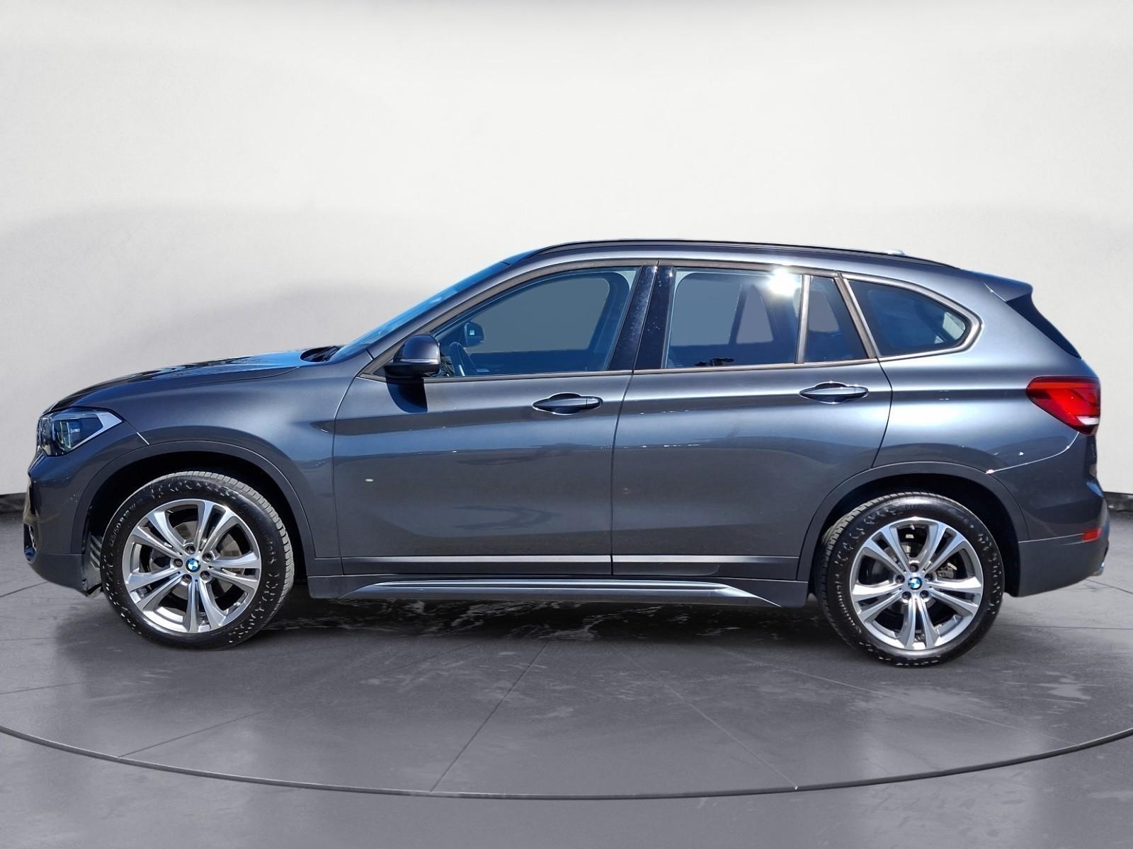 BMW X1 sDrive18d Sport Line Navi Sportsitze AHK LED