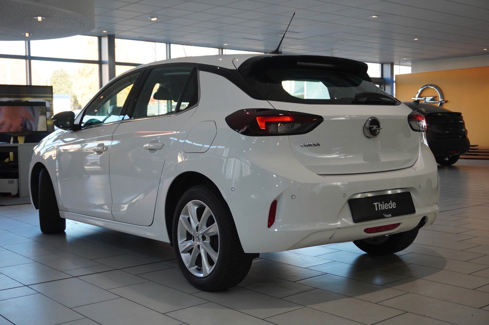 Fahrzeugabbildung Opel Corsa F 1.2 ELEGANCE NAVI/LED/SPORT/SH//VIRT/DAB