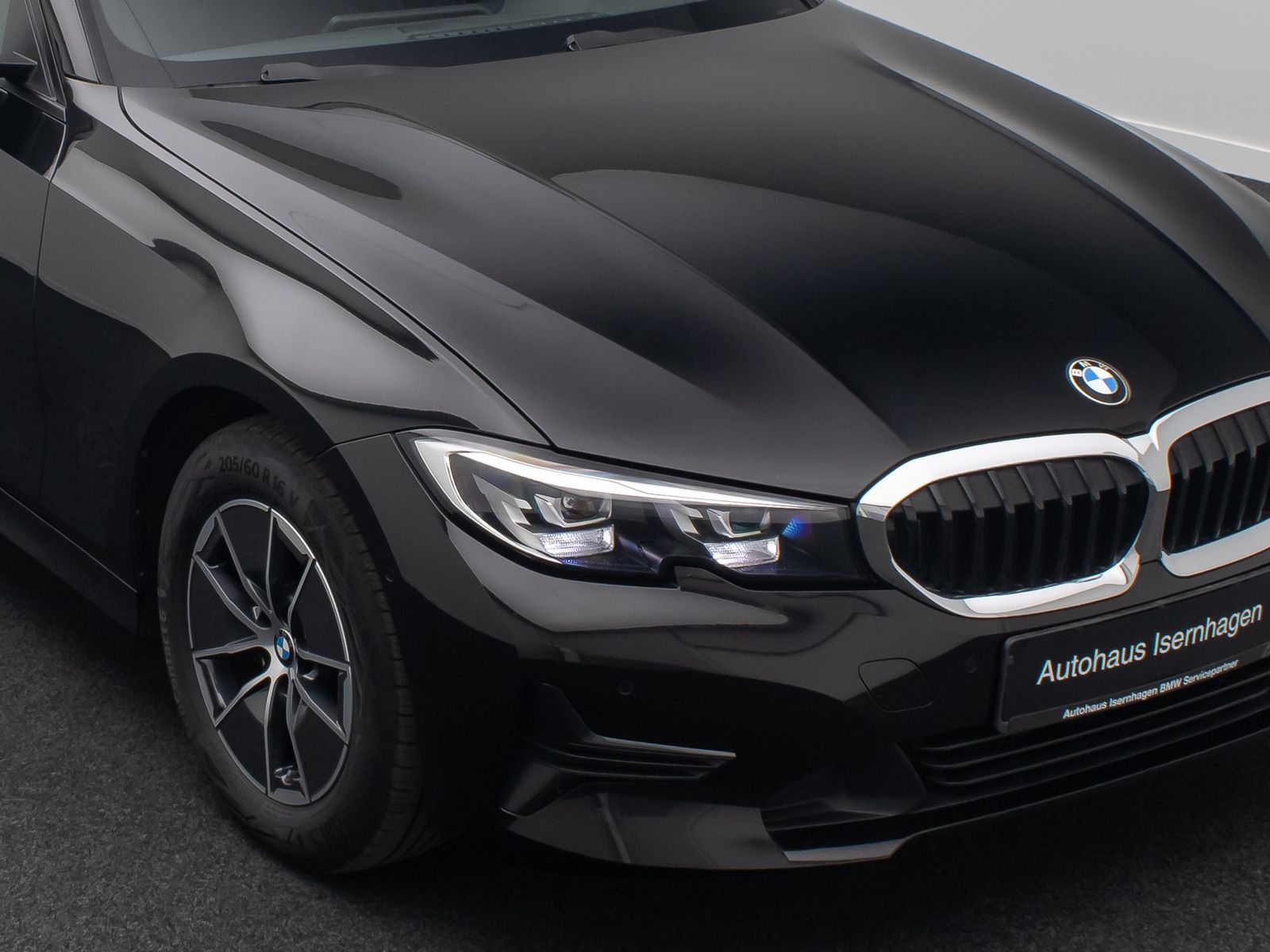 Fahrzeugabbildung BMW 318i CockpitPlus DAB GeschwindigReg Alarm HiFi