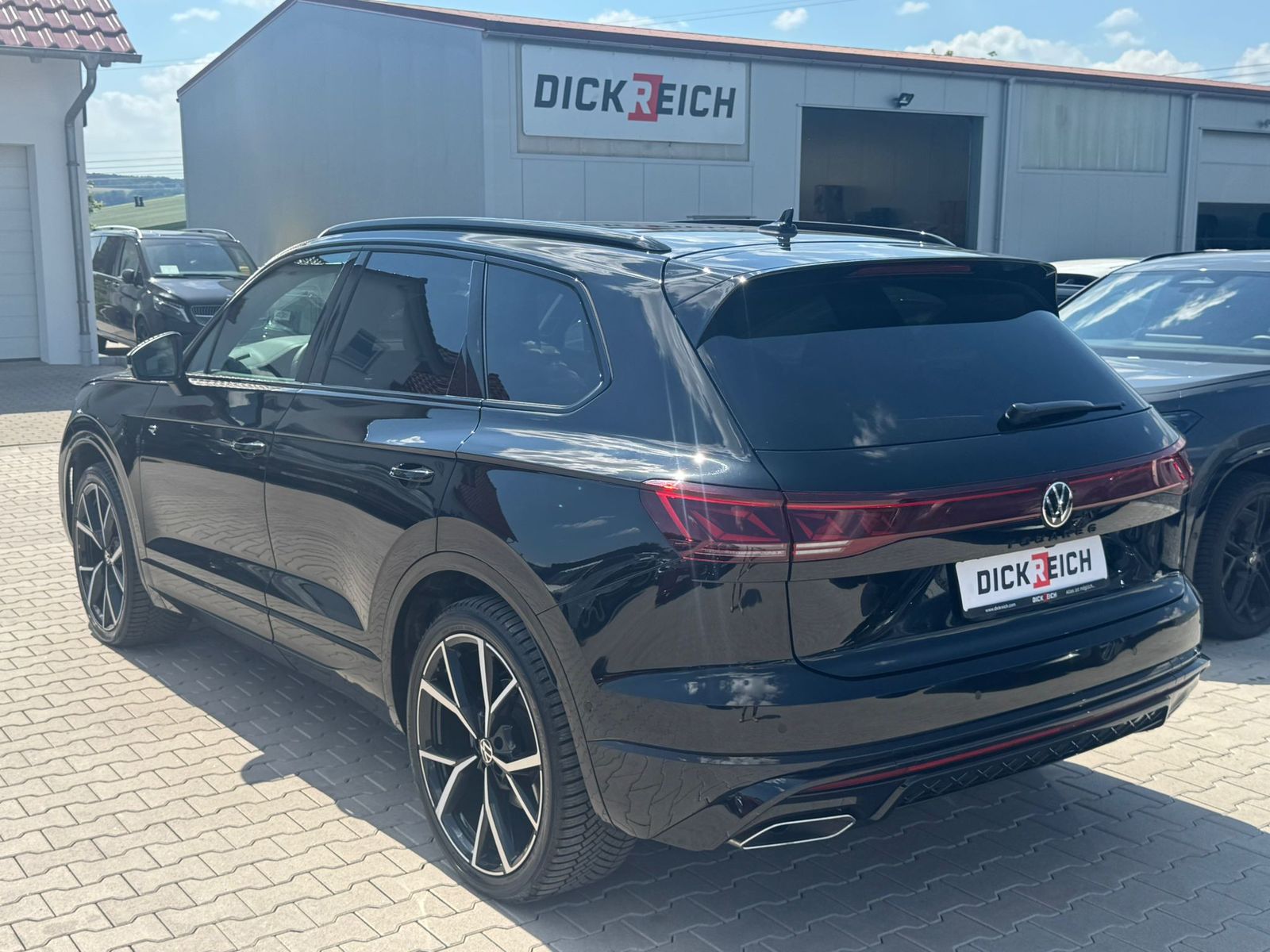 Fahrzeugabbildung Volkswagen Touareg 3.0TDI 4M R-Line VOLL Black 22" UPE 114T