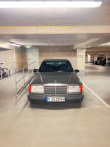 Mercedes-Benz Oldtimer Mercedes Benz W124 300E - Mercedes-Benz 300: W124 300e