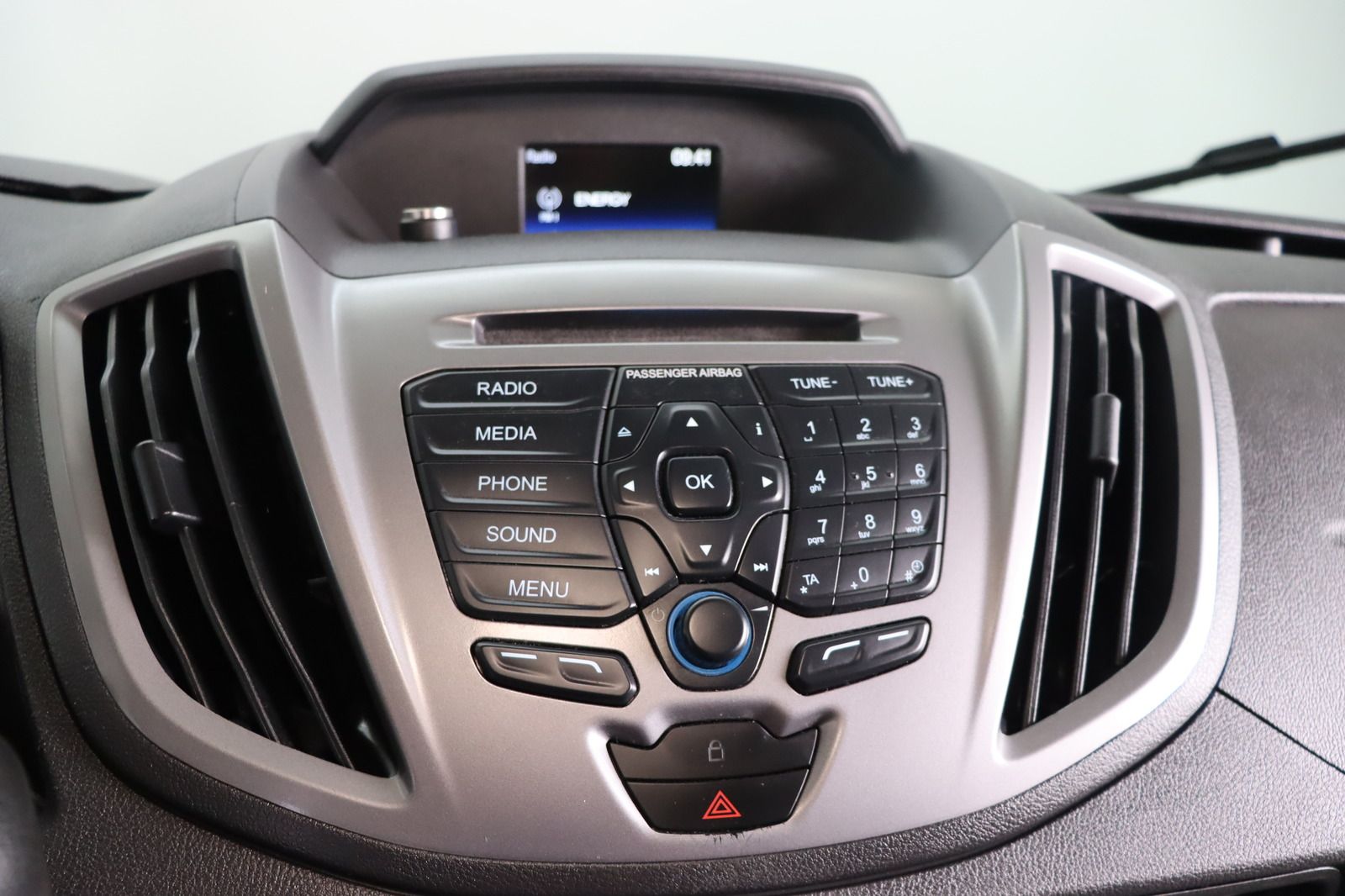 Fahrzeugabbildung Ford Transit 350 L2H2 * Rollstuhlrampe* RFK *
