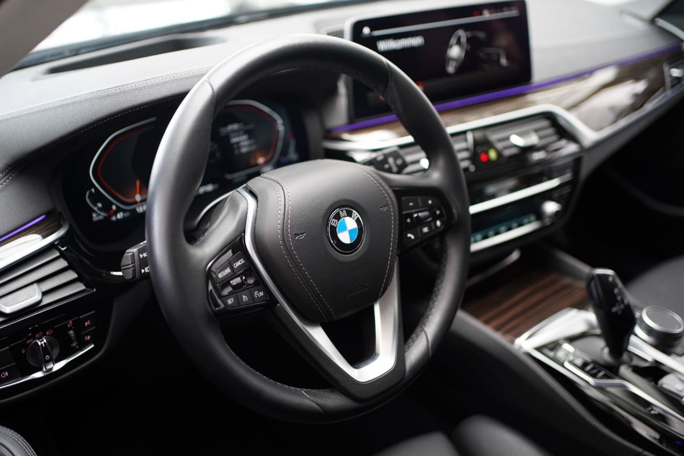Fahrzeugabbildung BMW 520d Luxury Line Laserlicht+Komfortzugang+Head-U