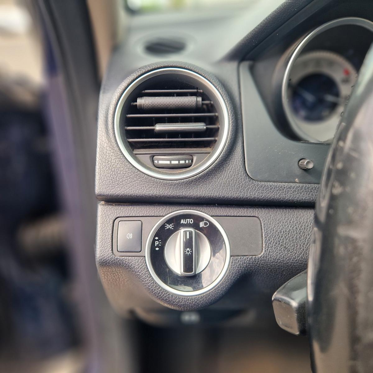 Mercedes-Benz C220 2012 — photo 22