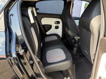 Fahrzeugabbildung Renault Twingo Vibes Electric Navi DAB Faltdach SHZ uvm.