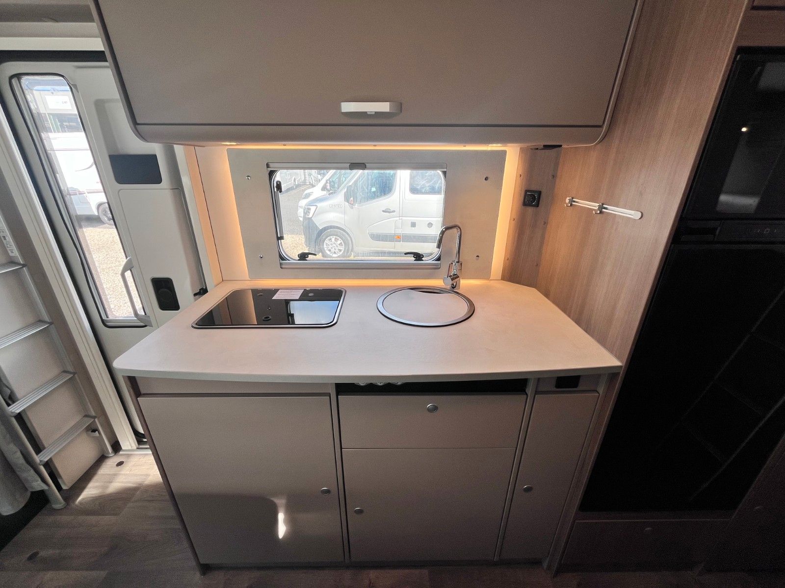 Fahrzeugabbildung Carado A-464 pro 2025 -Markise, Fahrradträger-