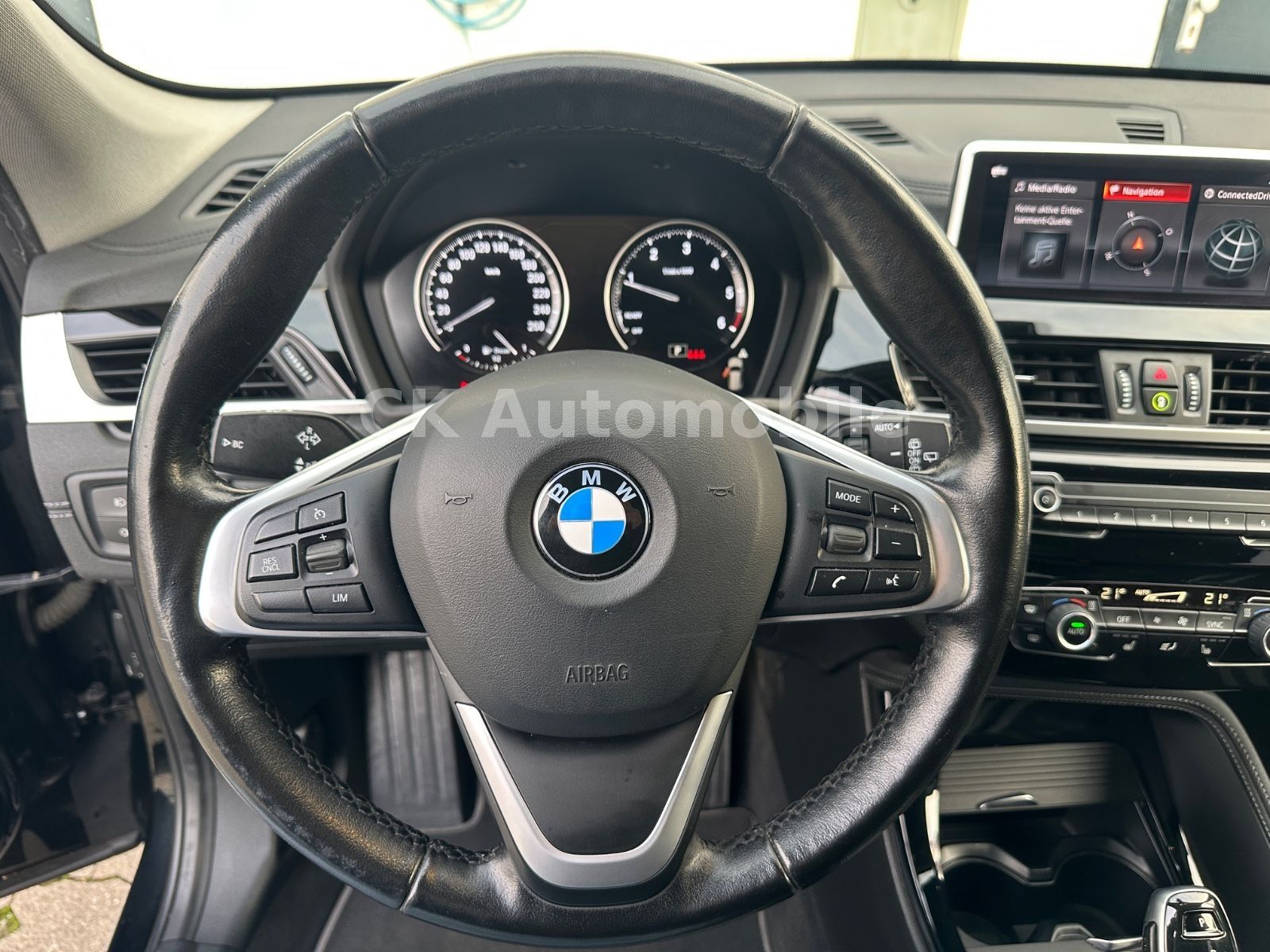 Fahrzeugabbildung BMW X1 sDrive 20d Sport-Line/Navi/LED/Tempomat/AHK