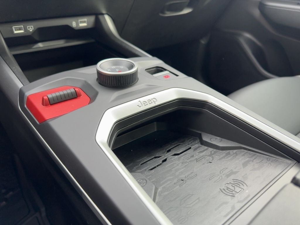 Fahrzeugabbildung Jeep Compass e-Hybrid First Edition PANO MATRIX HEAD-