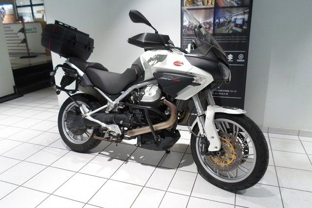 Fahrzeugabbildung Moto Guzzi Stelvio 1200 mit Seitenkoffer & Topcase