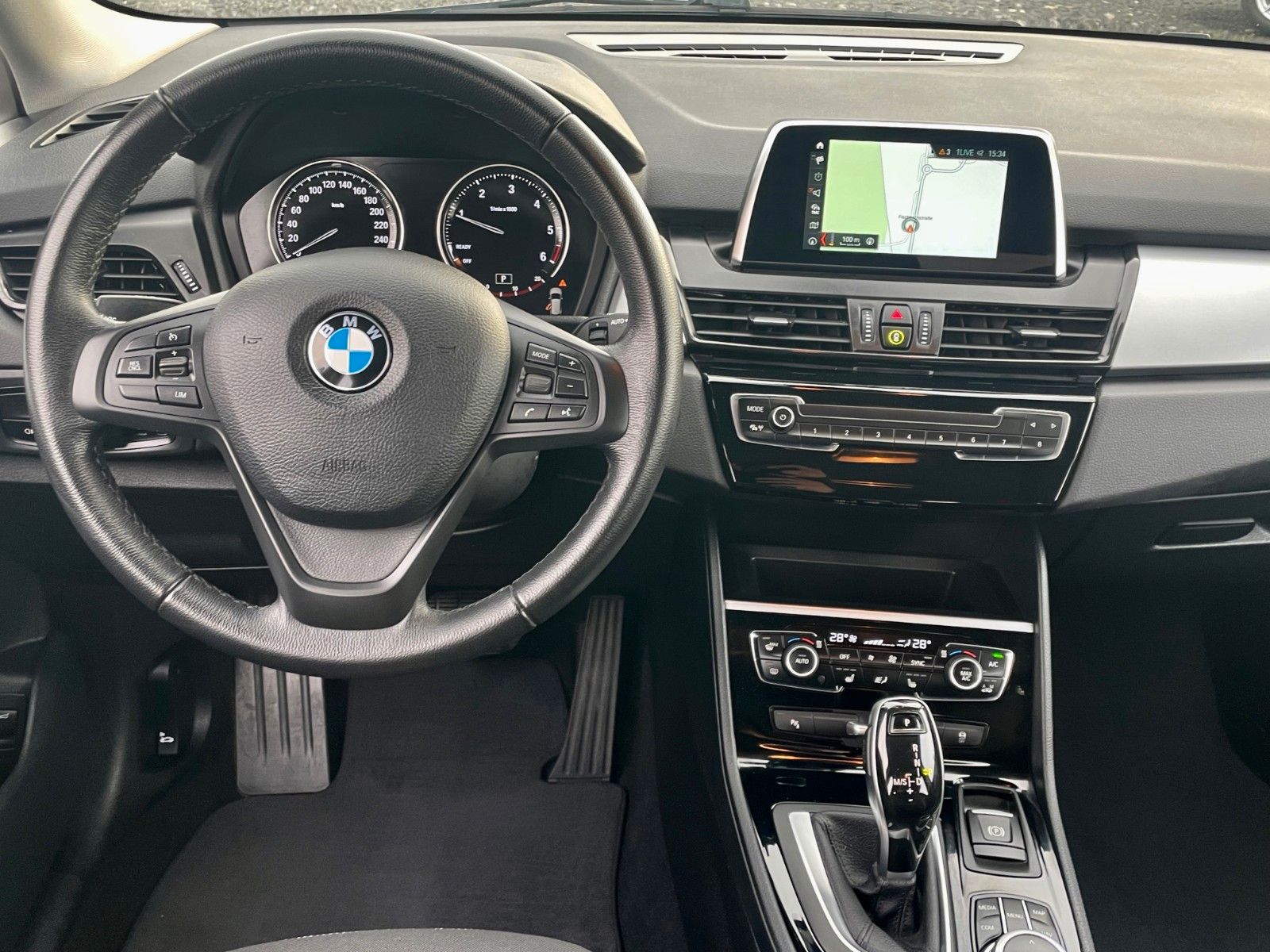 Fahrzeugabbildung BMW 218d xDrive Active Tourer Aut. Navi SPORTSITZE