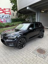 Volvo XC40 D4 AWD Momentum Pro Geartronic Momentum Pro - Volvo XC40 Gebrauchtwagen in Berlin