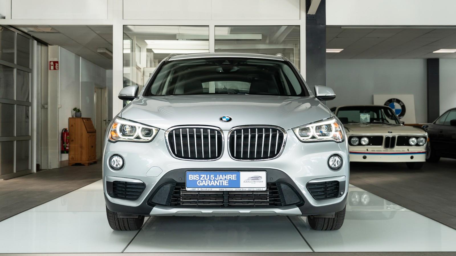 BMW X1 xDrive 20i xLine PanoDach PrkA Teilleder uvm.