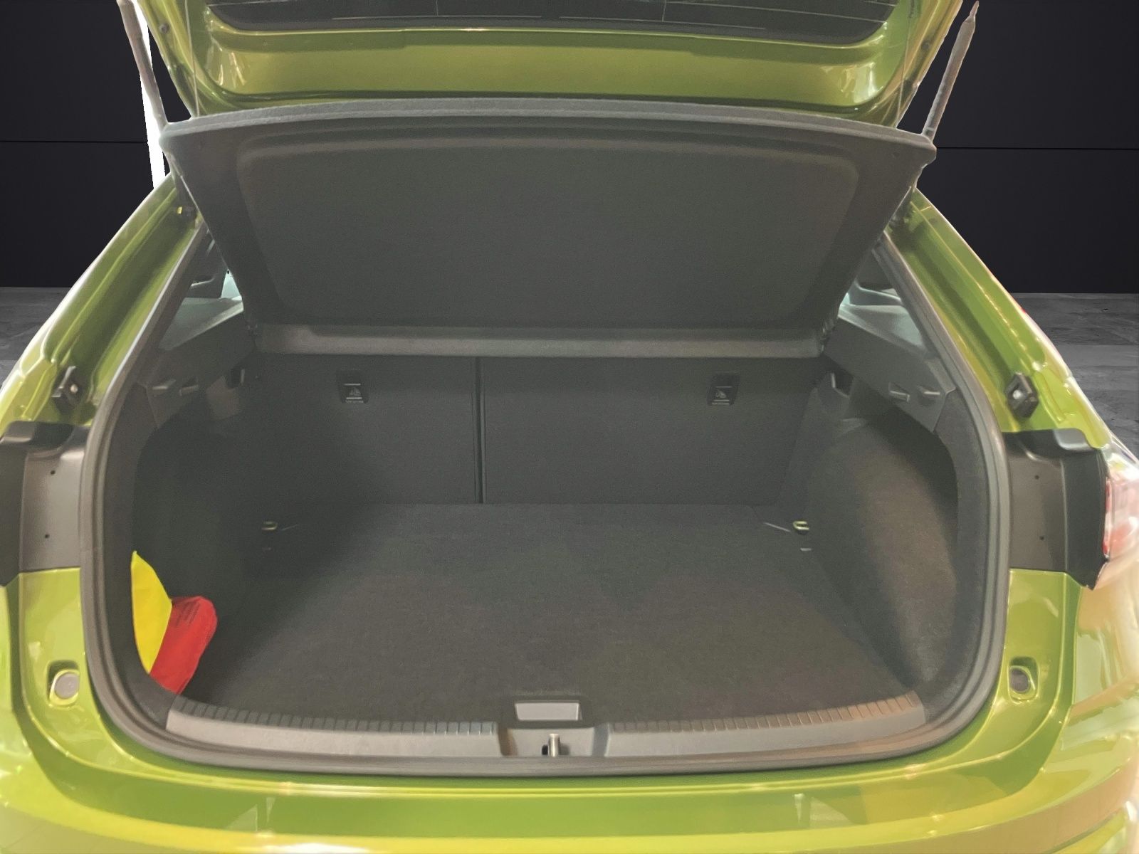 Fahrzeugabbildung Volkswagen Taigo R-Line Black-Style RearView