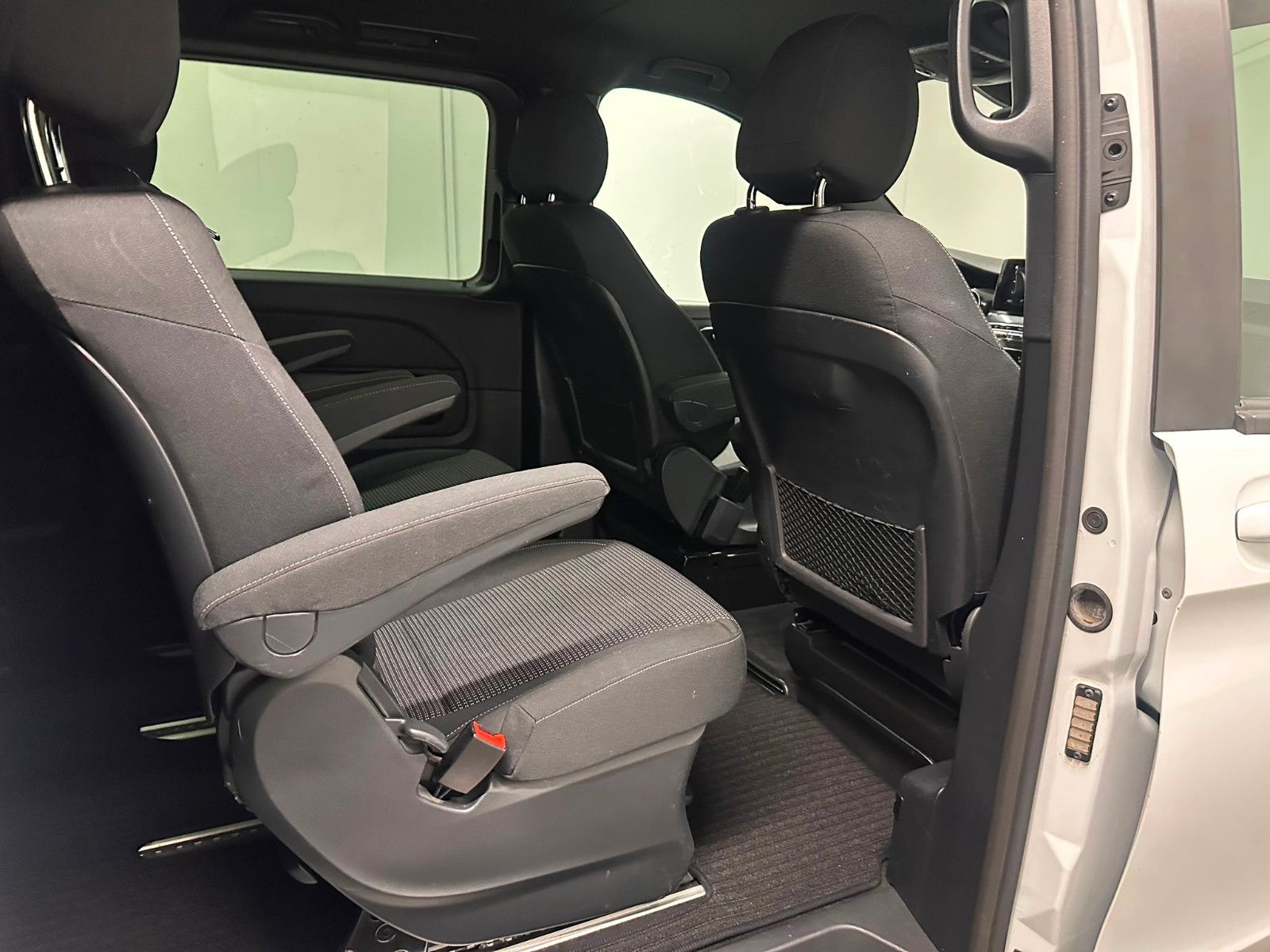 Fahrzeugabbildung Mercedes-Benz V 220 d Aut. EDITION kompakt*6-Sitz*DISTRO*SDH*