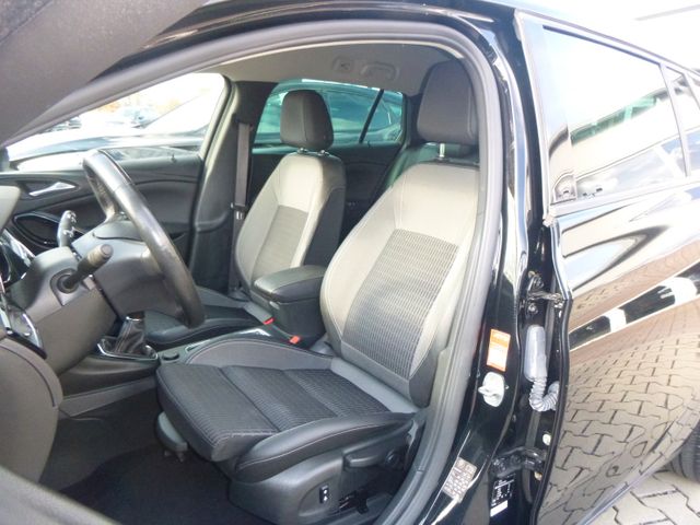 Fahrzeugabbildung Opel Astra K Sports Tourer 1,5 D >NAV/LED/KAM/PDC<
