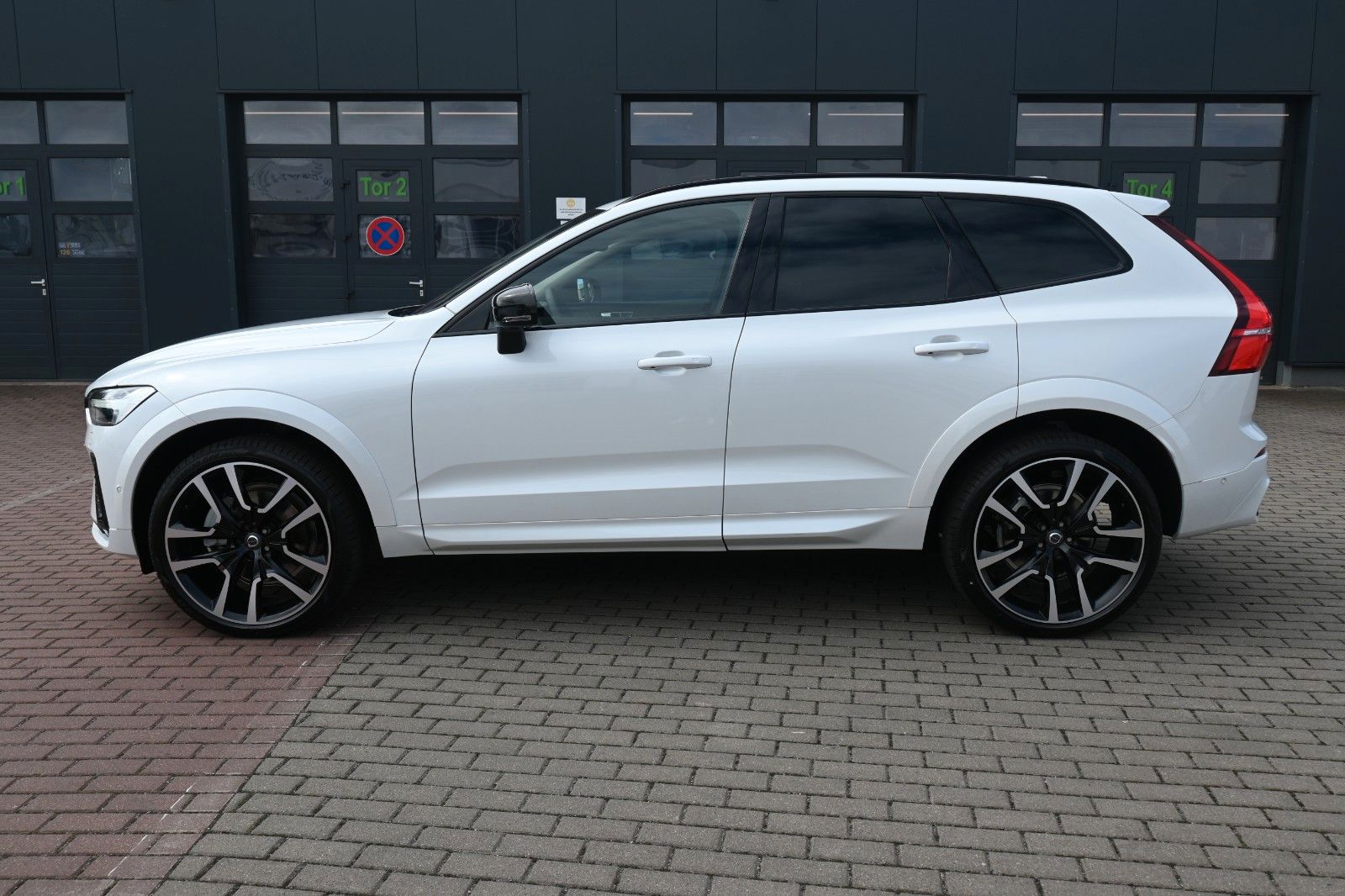 Fahrzeugabbildung Volvo XC60 B4 D AWD Ultimate Dark*STDHZG*LUFT*360°*ACC