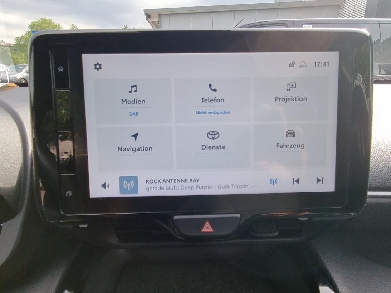 Fahrzeugabbildung Toyota 1.5 Hybrid Team D + Safety+Winter+Navi*