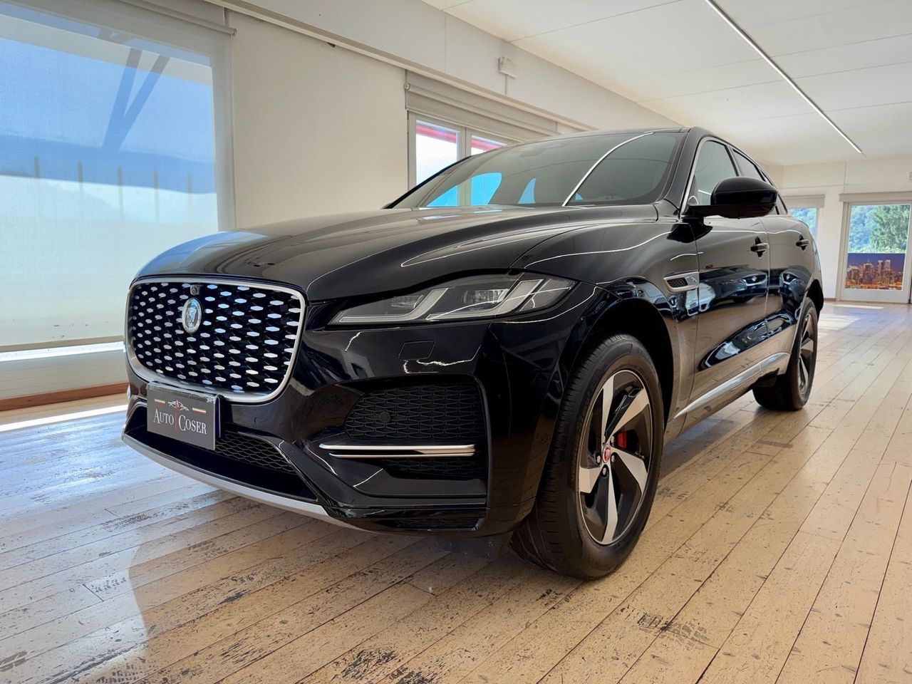 Jaguar F-Pace 2.0 D 204 CV AWD aut. R-Dynamic S imagem 2