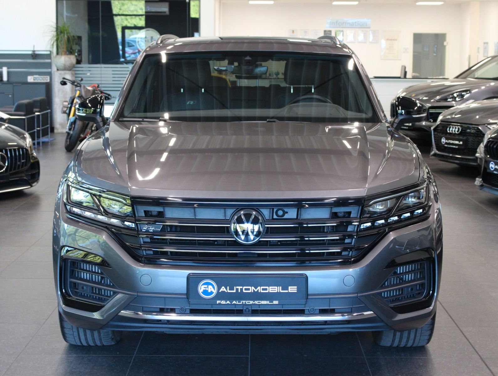 Fahrzeugabbildung Volkswagen Touareg 4.0 V8 TDI  4M  R-Line*PNRM*AHK*HUD*Voll