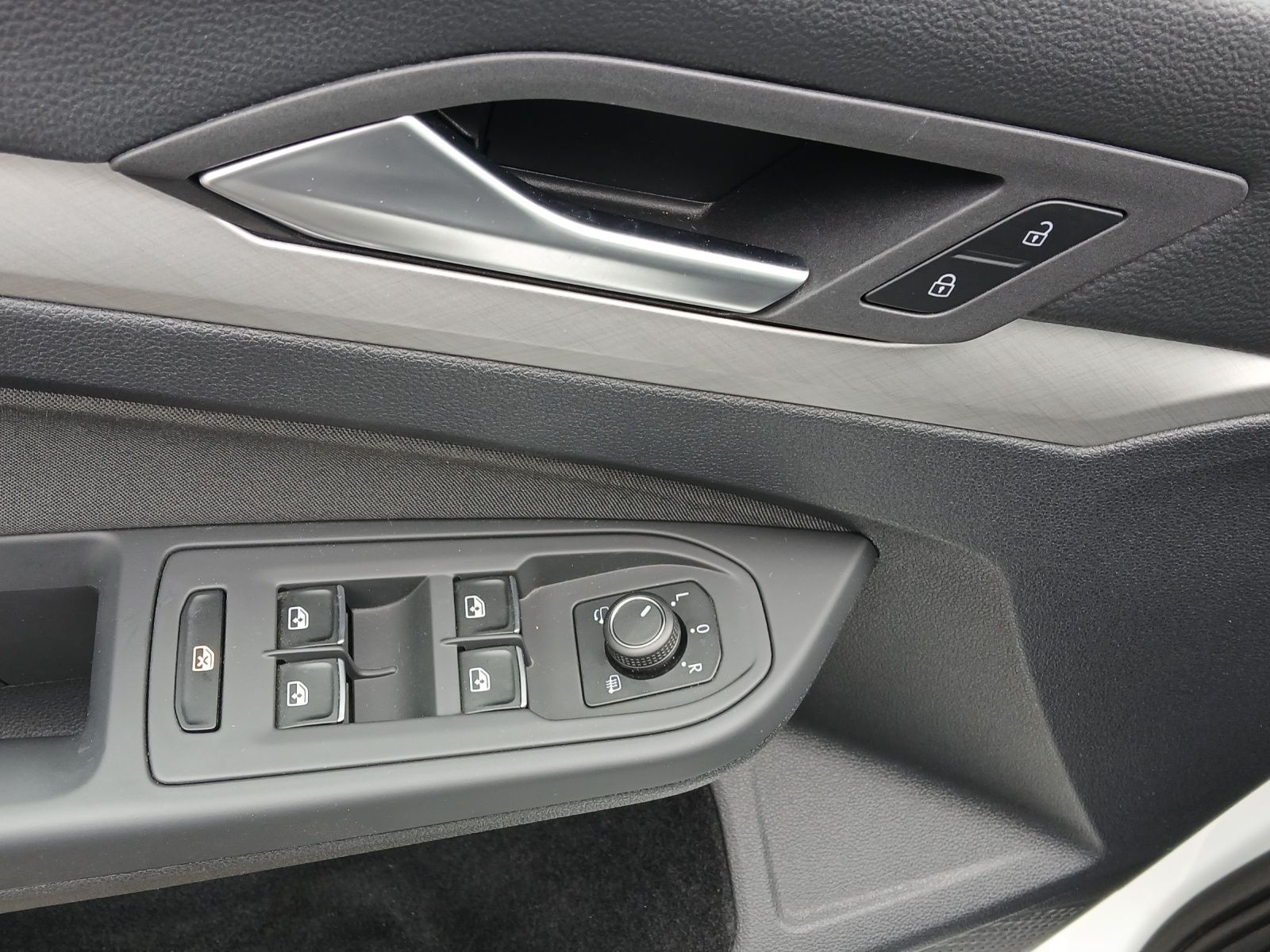 Fahrzeugabbildung Volkswagen Golf VIII Variant TSI Life LED Navi AID ACC PDC