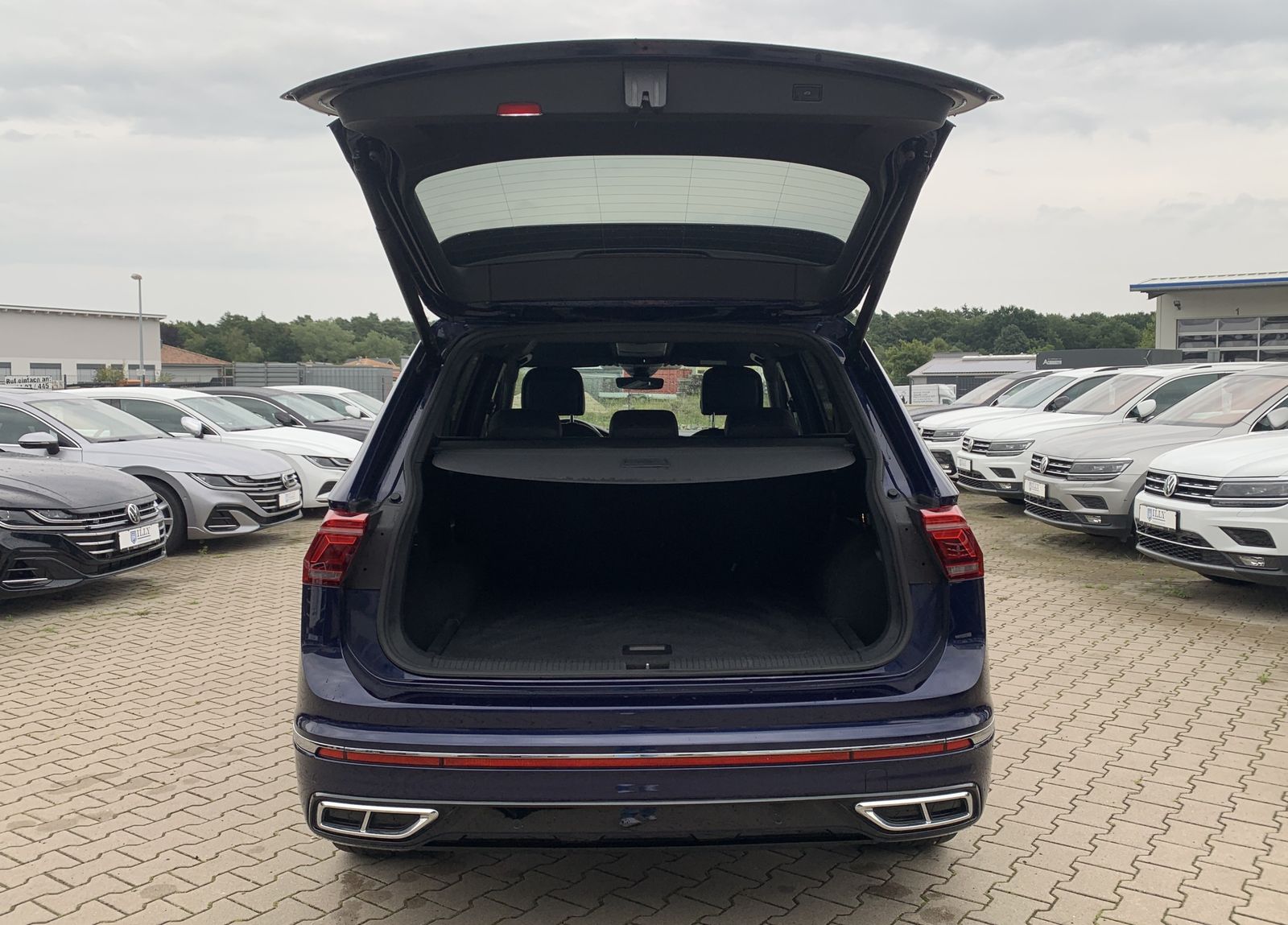 Fahrzeugabbildung Volkswagen Tiguan Allspace 2.0 TDI*R-Line*4Motion*AHK*Leder