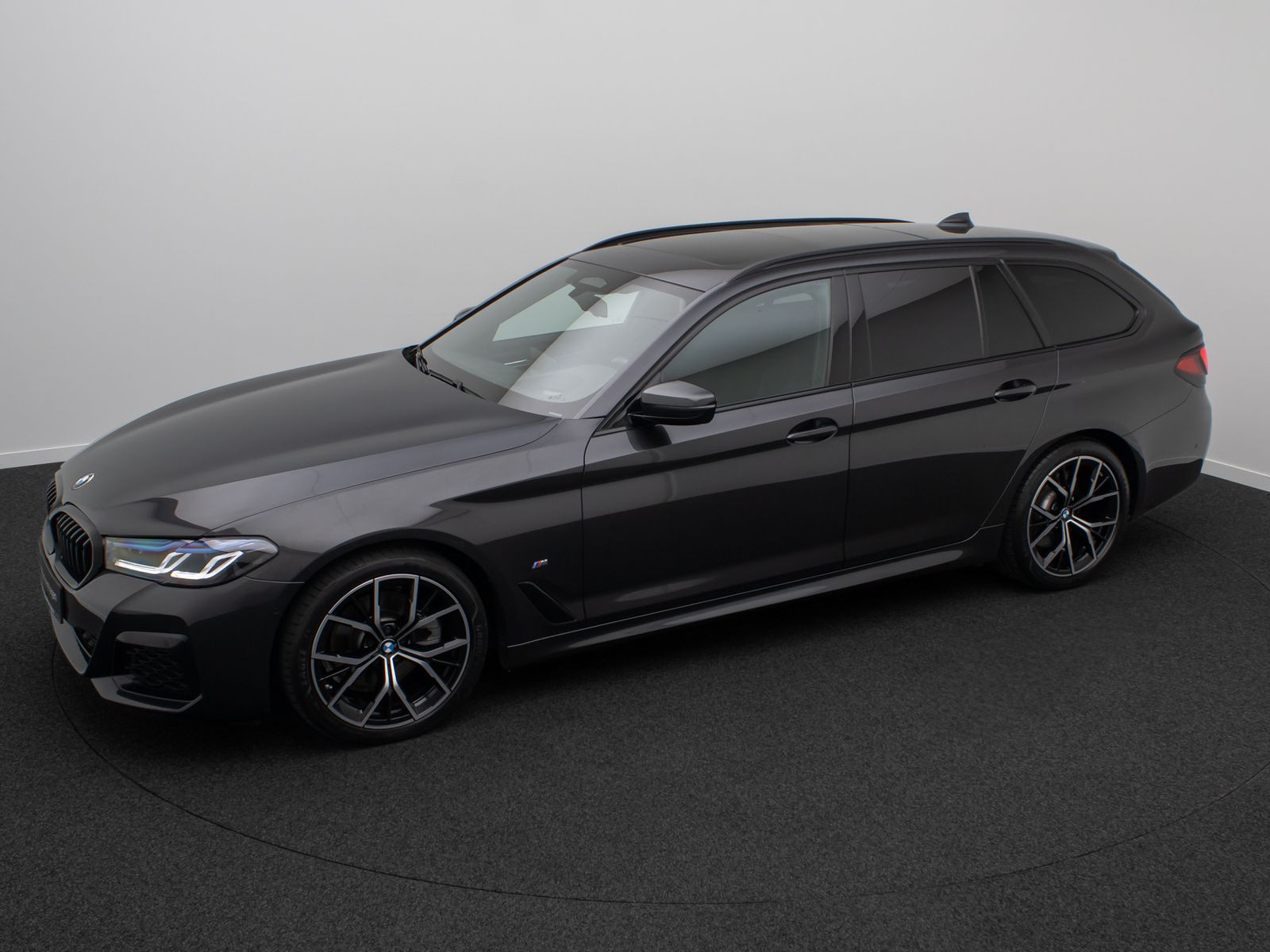 Fahrzeugabbildung BMW 520d xD M Sport Panoram Kamera Laser HUD H/K 19"