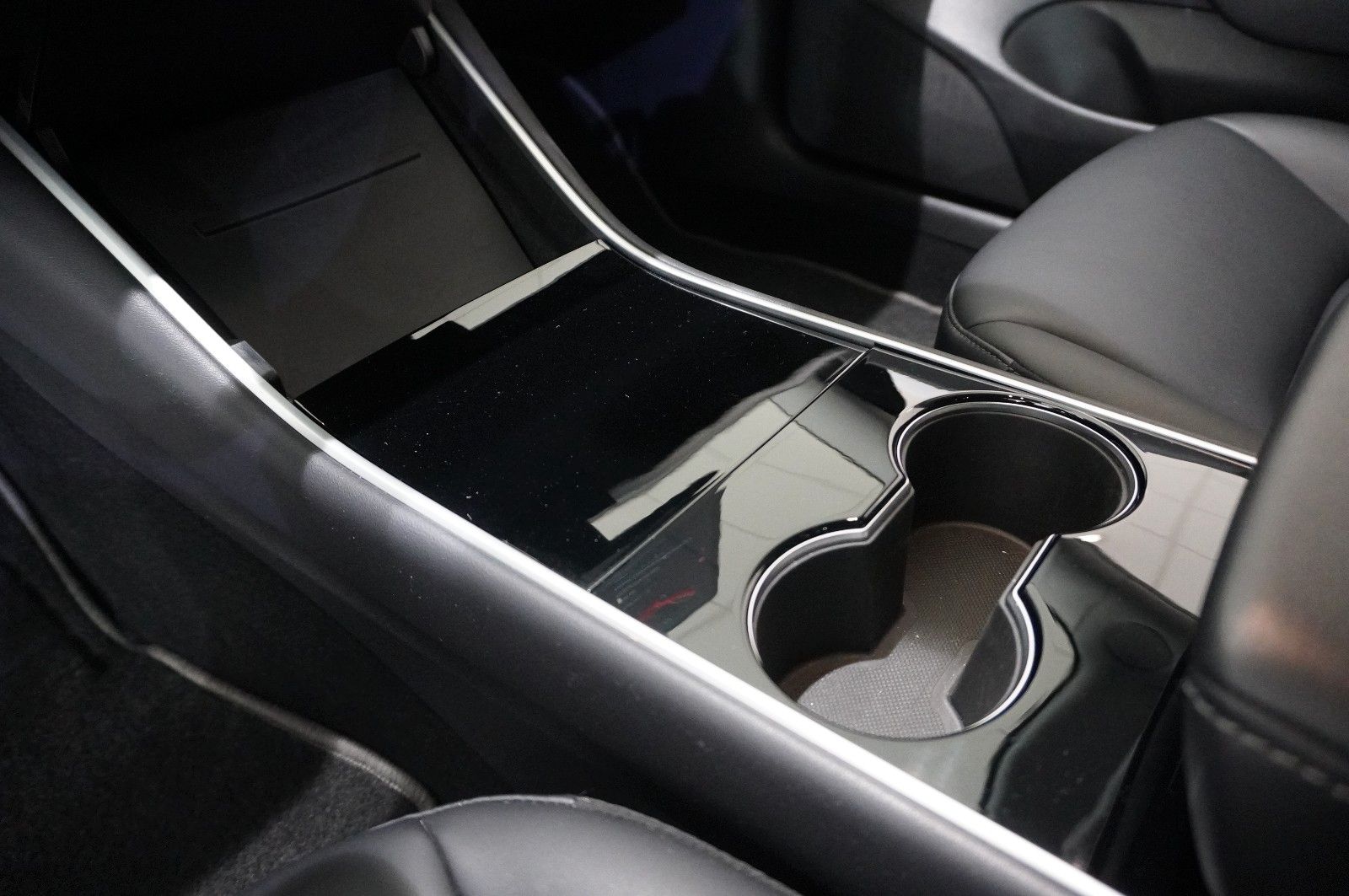 Fahrzeugabbildung Tesla Model 3 Standard Range Plus NAVI/KAMERA/SH/PANO