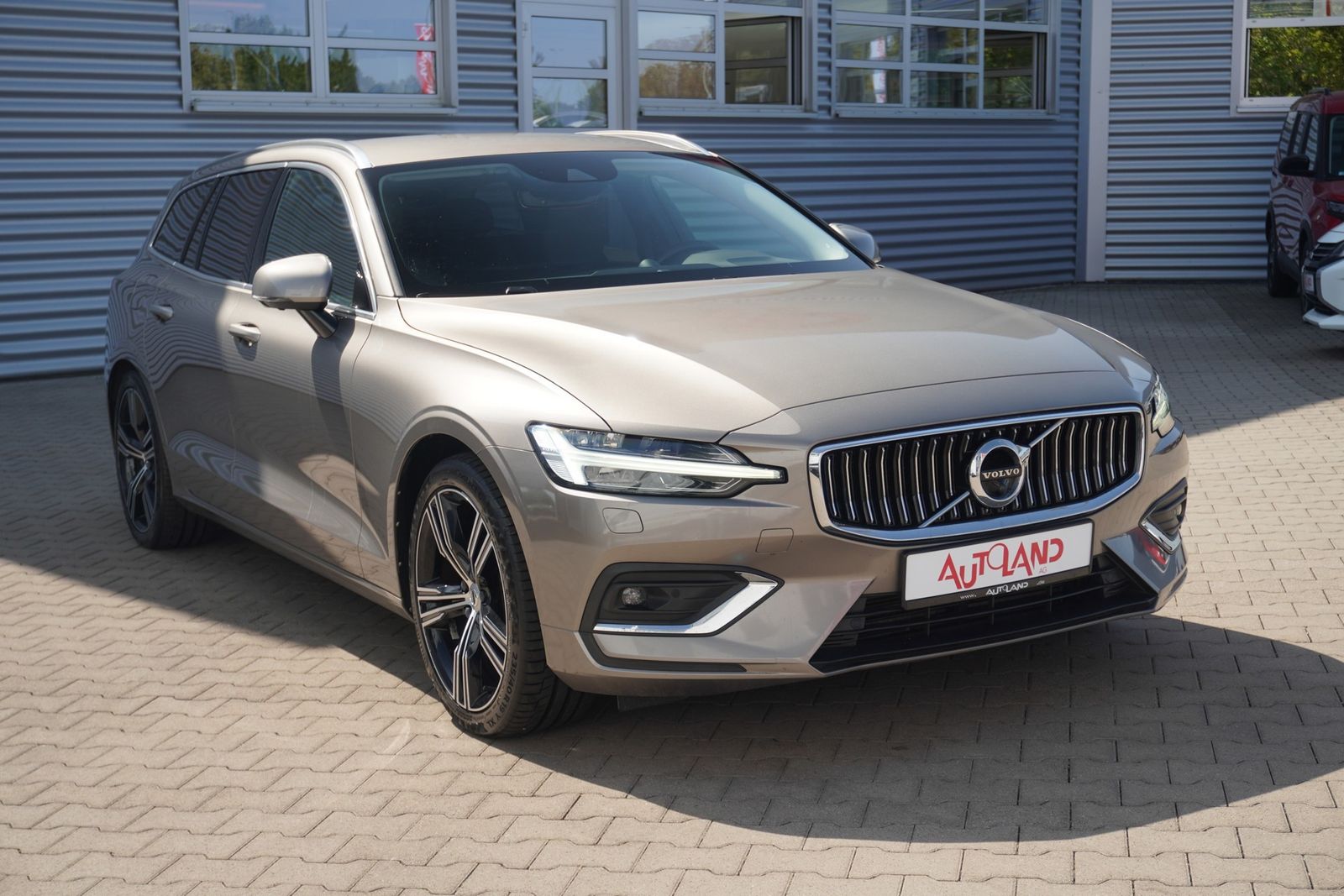 Volvo V60 Kombi T6 Inscription AWD LED ACC Navi Leder foto 4