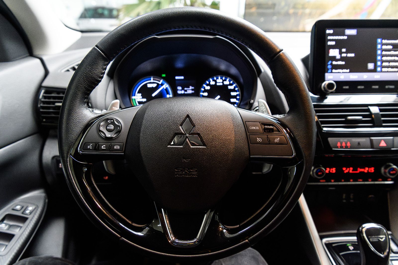 Fahrzeugabbildung Mitsubishi Eclipse Cross 2.4 PHEV 4WD +Kam +BT +SHZ +SOH97%