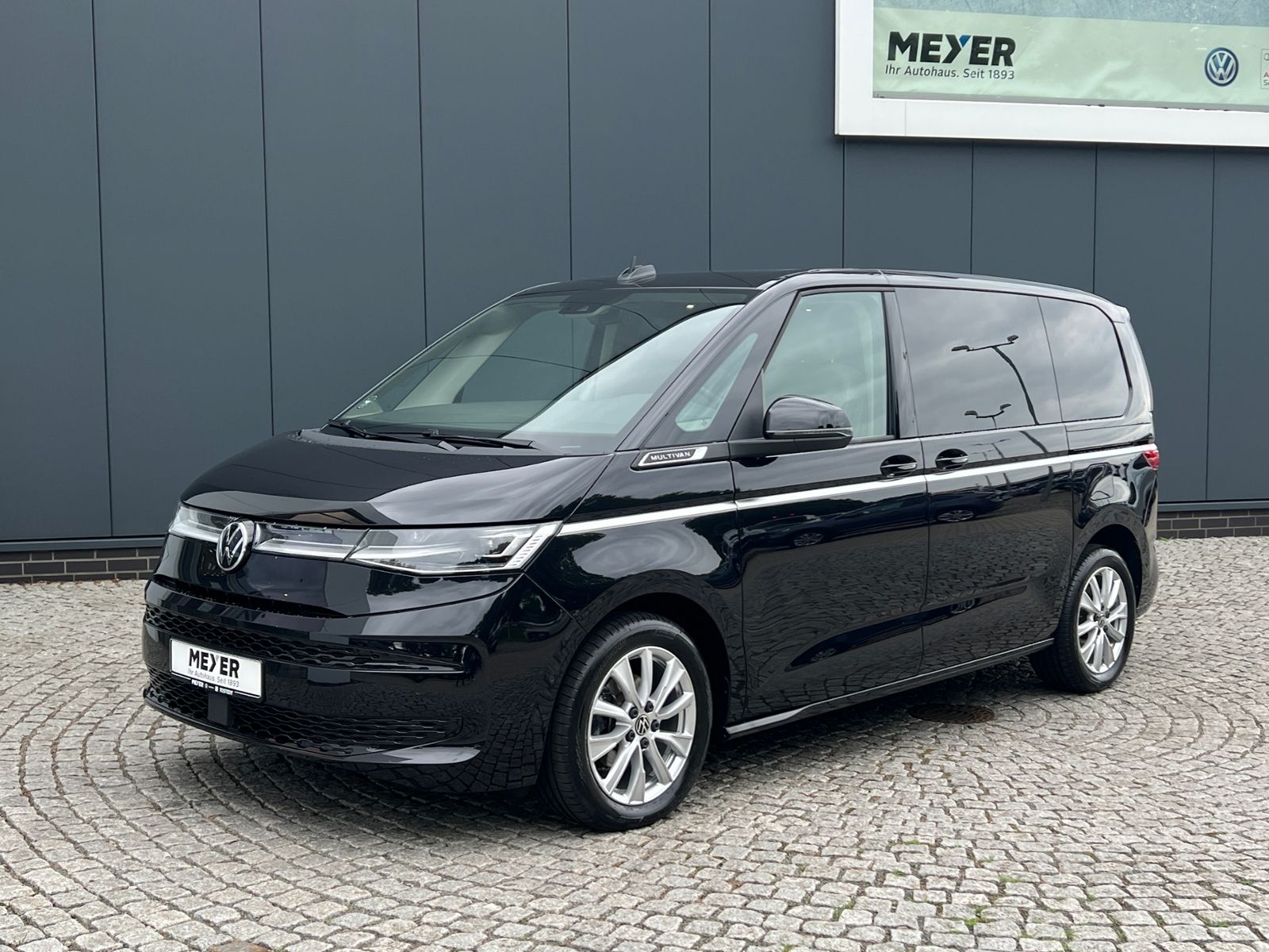 Fahrzeugabbildung Volkswagen Multivan T7 Style 2.0 TDI DSG *AHK, IQ.Light, Pa