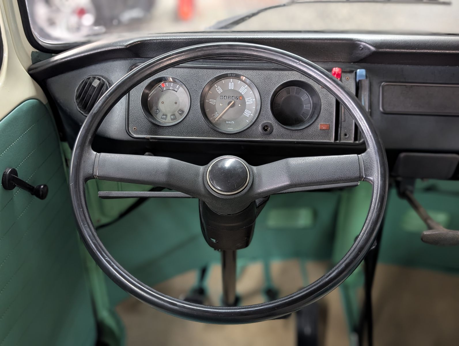 Fahrzeugabbildung Volkswagen T2 Fensterbus 9 Sitzer H-Zulassung frame off